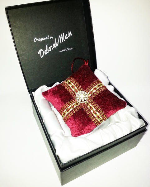 Burgundy Chenille Holiday Ornament (4 x 4)