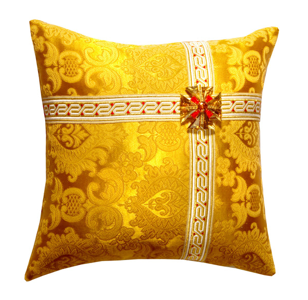 Vintage Gold French Damask Pillow with Vintage Brooch (16 x 16)